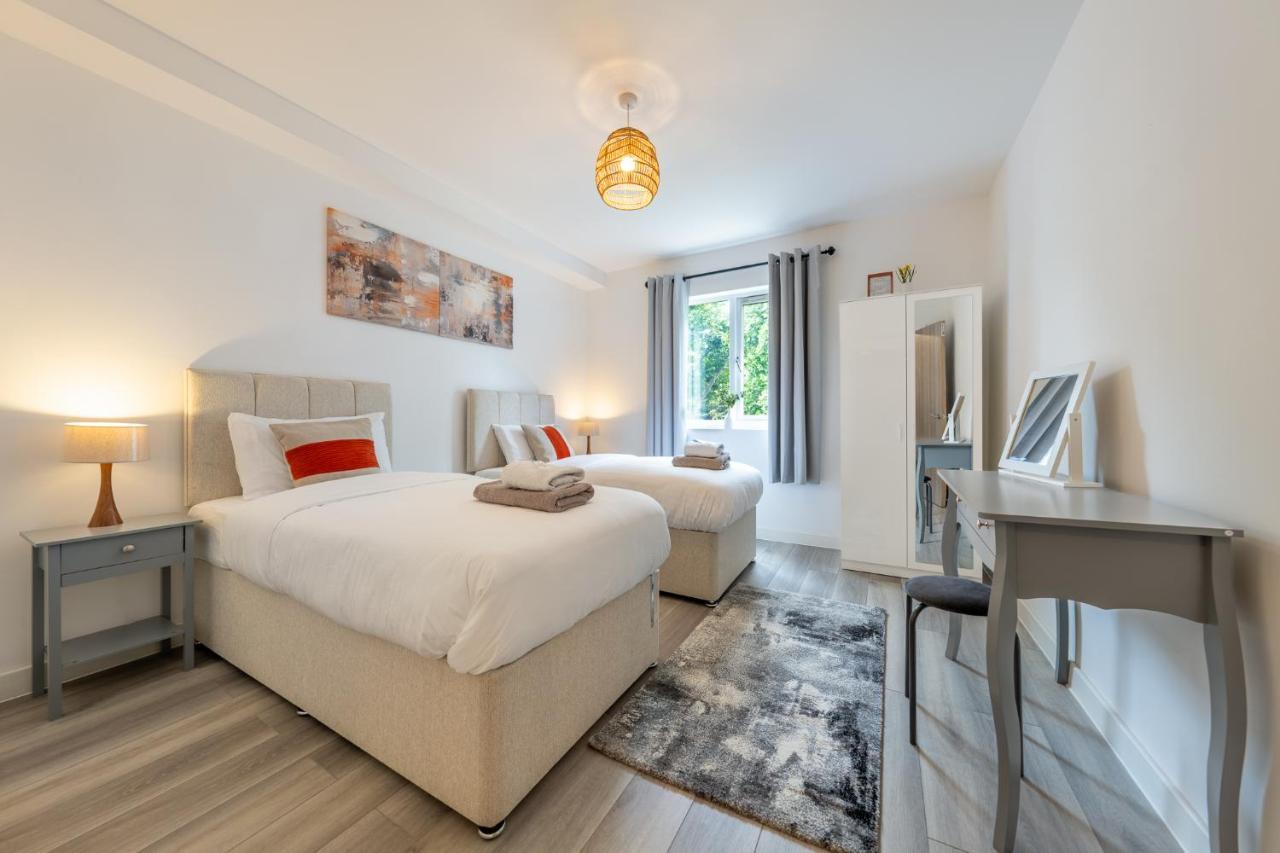Ferienwohnung Ashview 6 - Heathrow - Windsor - Free Parking Staines-upon-Thames Exterior foto